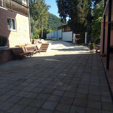 Guesthouse Rihanna New Athos Bagian luar foto